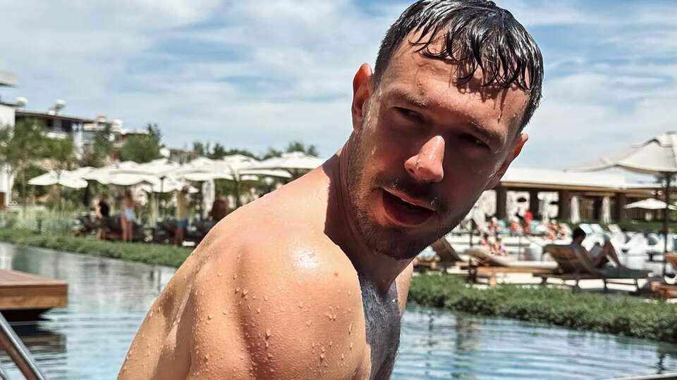 Aytaç Şaşmaz'dan havuz keyfi