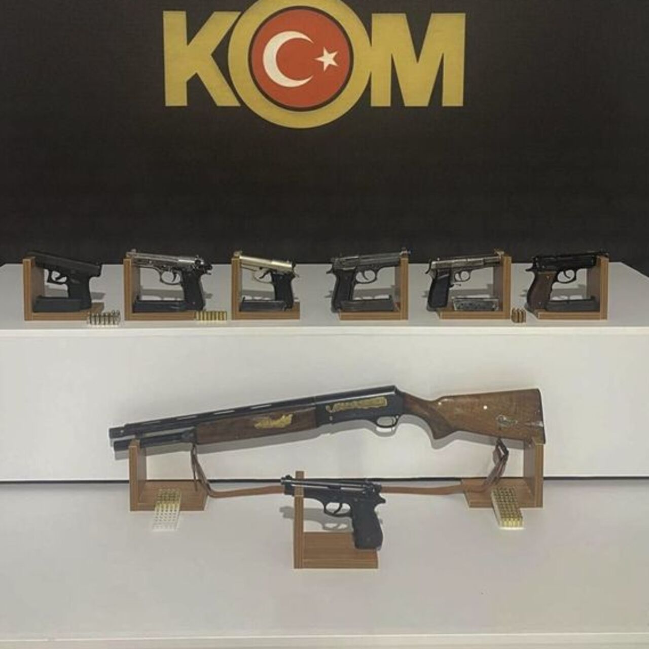 Ruhsatsız silah operasyonu: 8 gözaltı