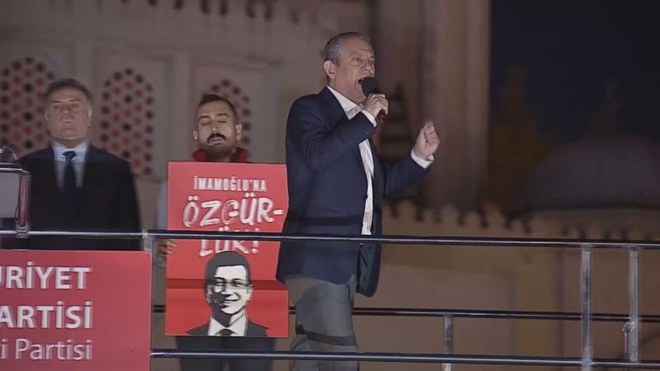 "Türkiye'de büyük demokrasi krizi yaşanıyor"