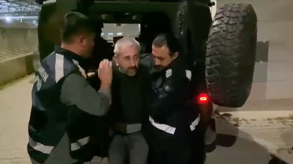 Berber koltuğunda kardeşini öldürmüştü, yakalandı