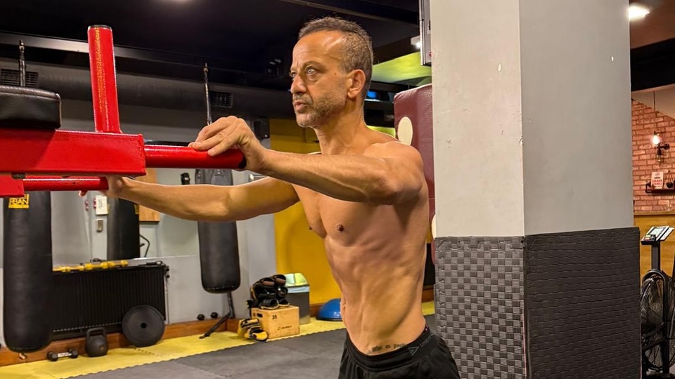 Hastane yatağından kalkıp spora koştu