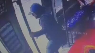 Penceresinden husumetlisine ateş açtığı dolmuşu kaçırdı!