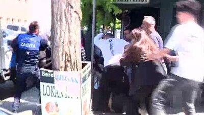 Gazetecilere saldıran 2 kişi tutuklandı