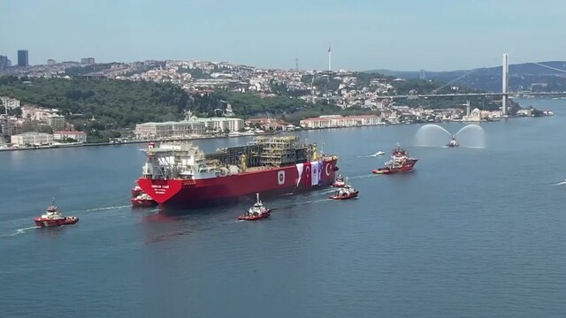Türkiye'nin ilk yüzer gaz üretim platformu Osman Gazi Boğaz'da