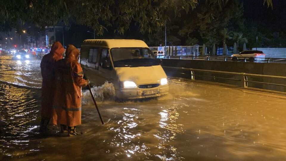 Sağanak hayatı olumsuz etkiledi
