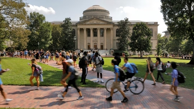 Trump, ABD'deki on binlerce Çinli öğrenciye korku saldı