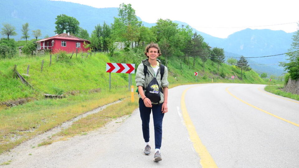 Muğla'dan yola çıkan genç Türkiye'yi yürüyerek geziyor
