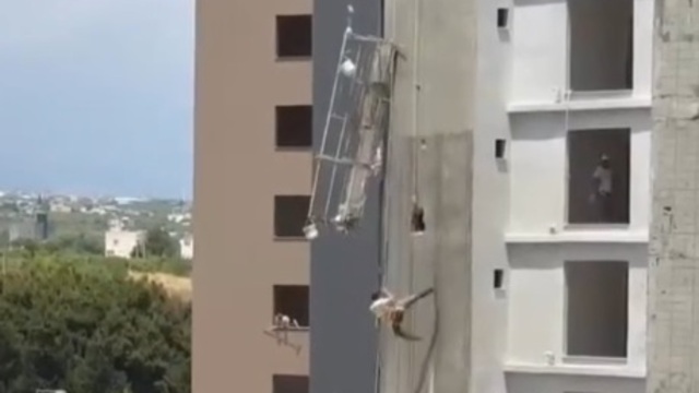 10 katlı inşaatta facia kıl payı!