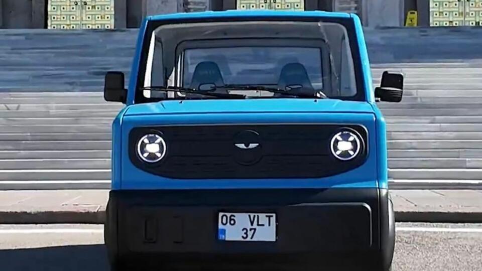 'Elektrikli ve Düzceli' araç ile TBMM'ye geldi