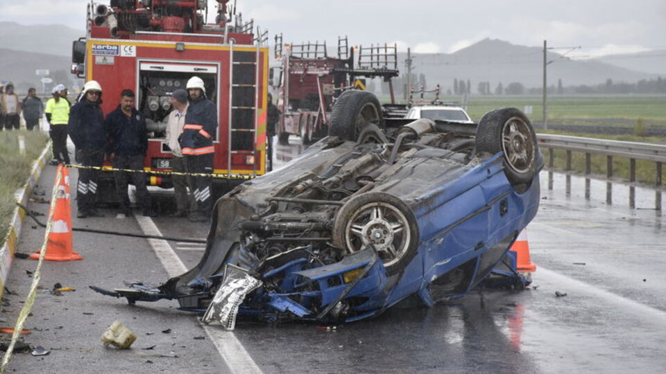 Sivas'ta kaza: 1 ölü, 4 yaralı