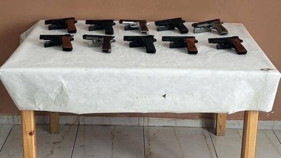 Erzurum'da ruhsatsız 10 tabanca ele geçirildi