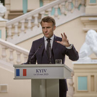 Emmanuel Macron'dan 'iki blok' uyarısı