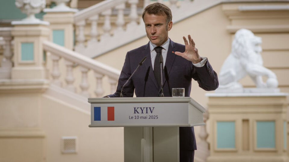 Emmanuel Macron'dan 'iki blok' uyarısı