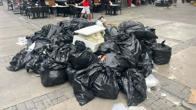 İzmir'de grev 3. gününde! Çöpler birikti