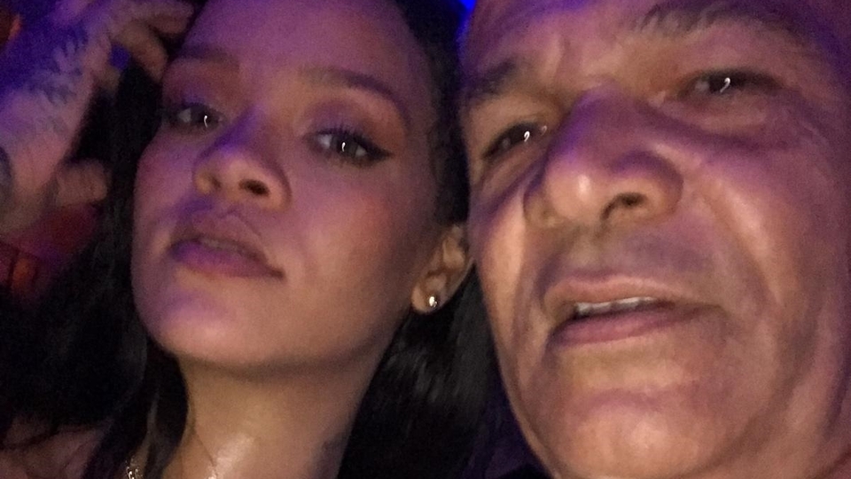 Rihanna babasını kaybetti