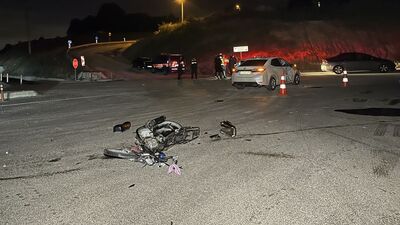 Otomobil ile motosiklet çarpıştı: 1 ölü, 2 yaralı