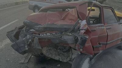 Otomobil ile kamyonet çarpıştı: 1 ölü, 2 yaralı