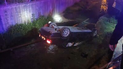 Beykoz'da otomobil dereye uçtu