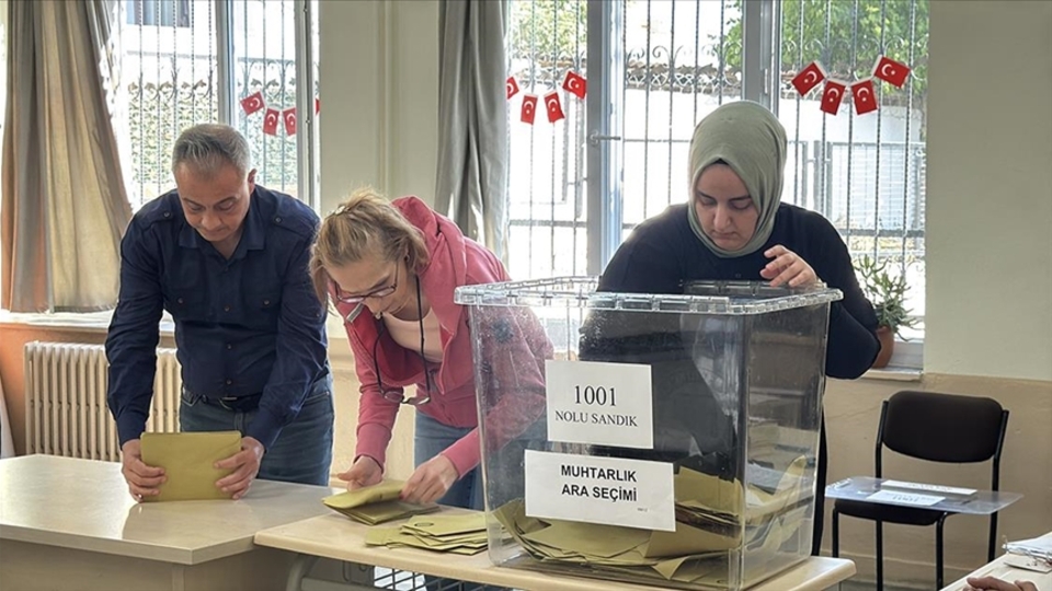 405 yerde seçim! Mahalleler yeni muhtarlarını seçti