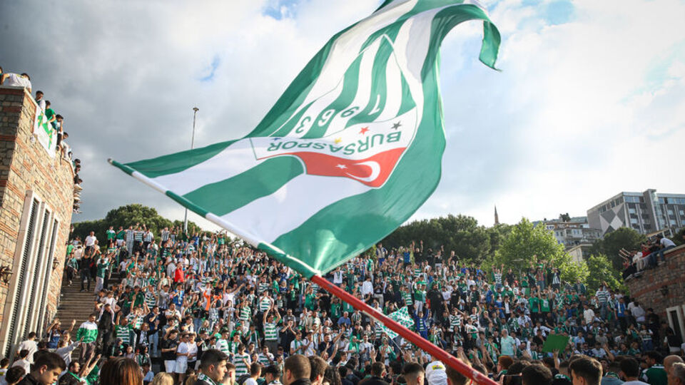 Bursaspor taraftarı, 62. kuruluş yılını kutladı!