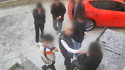 Kolyesini gasp etmişti, silah teşhirinden tutuklandı