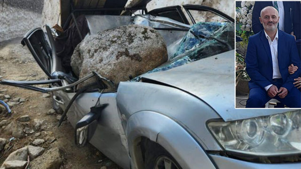 Araç hurdaya döndü... Yamaçtan kaya koptu!