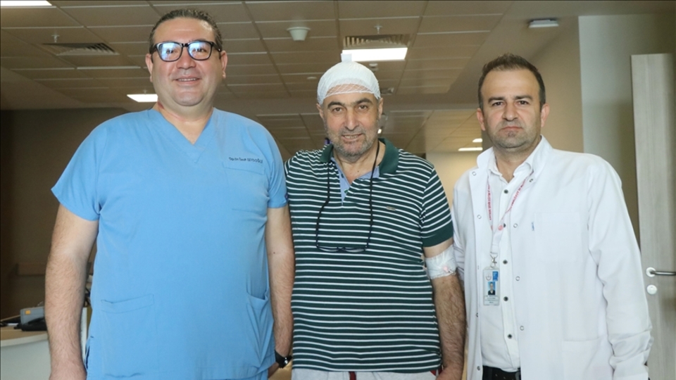 14 yıllık titreme ve yürüyüş bozukluğundan beyin piliyle kurtuldu