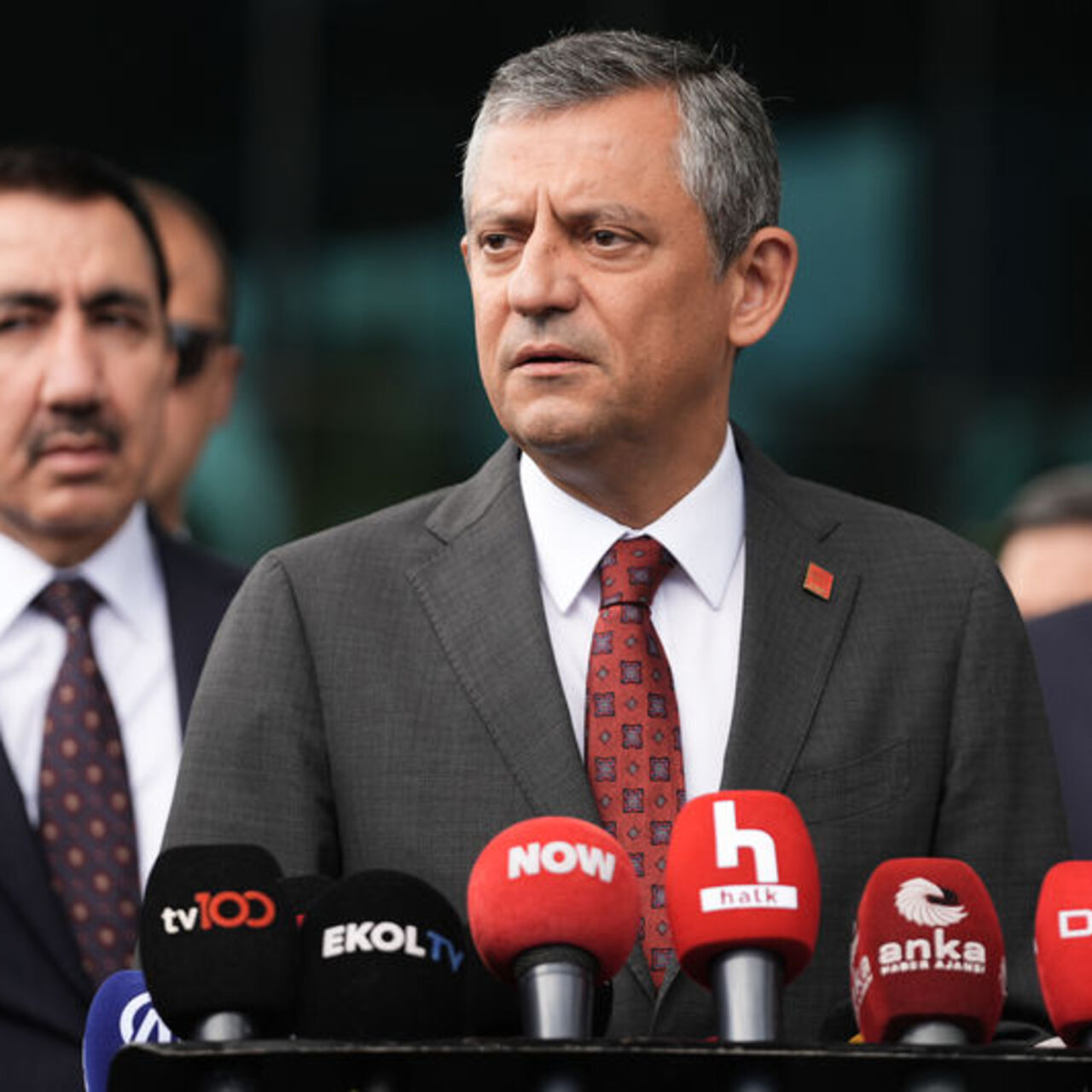 Özel'den İzmir'deki grev hakkında açıklama