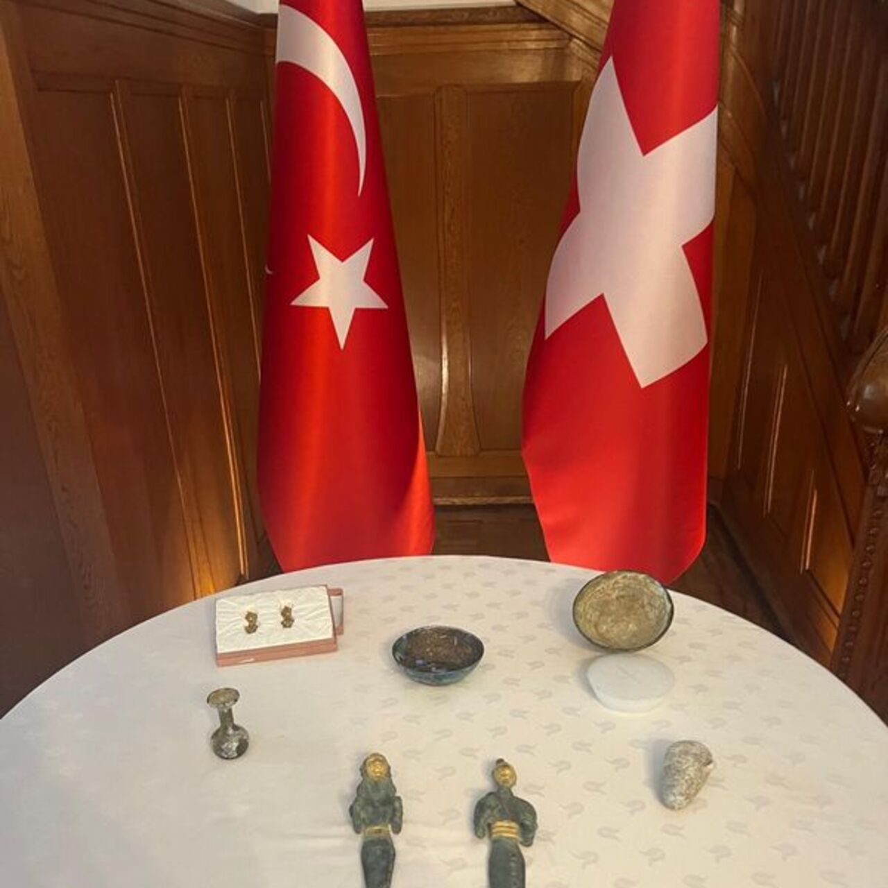 İsviçre, tarihi eserleri Türkiye'ye iade etti