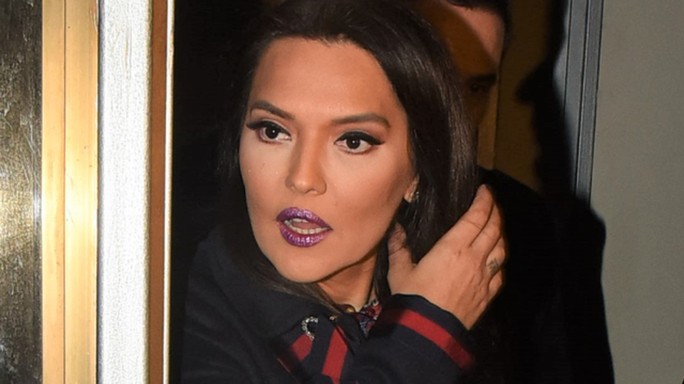 Kuzenini son yolculuğuna uğurladı