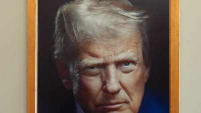 Trump'ın yeni resmî postresi paylaşıldı