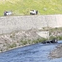Araç dereye uçtu! Can kayıpları var!