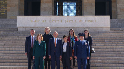 Büyükelçi Barrack Anıtkabir'i ziyaret etti