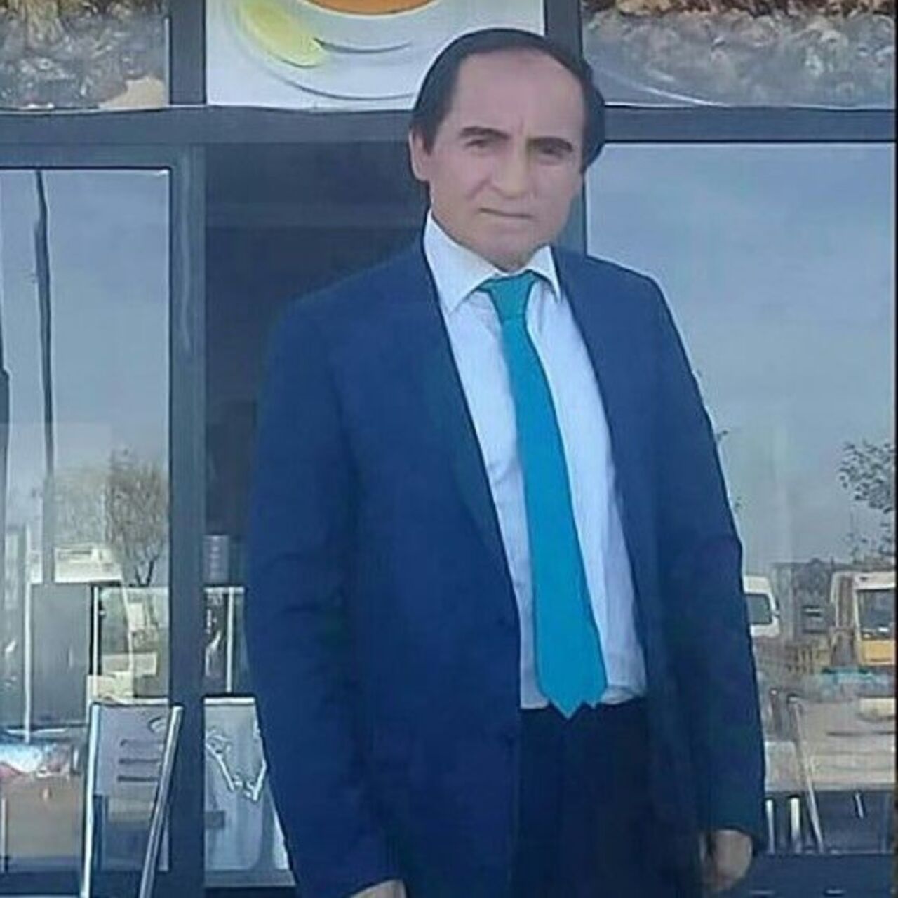 Okul müdürü odasında ölü bulundu!