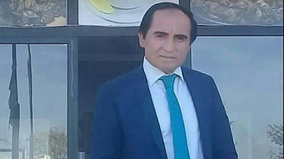 Okul müdürü odasında ölü bulundu!