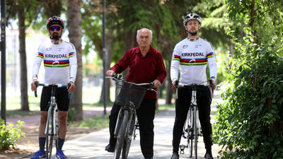 63 yıldır pedal çeviriyor, gençlere örnek oluyor