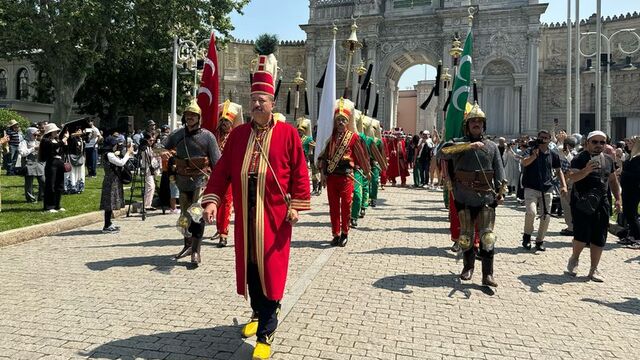 Dolmabahçe Sarayı'nda mehteran gösterileri