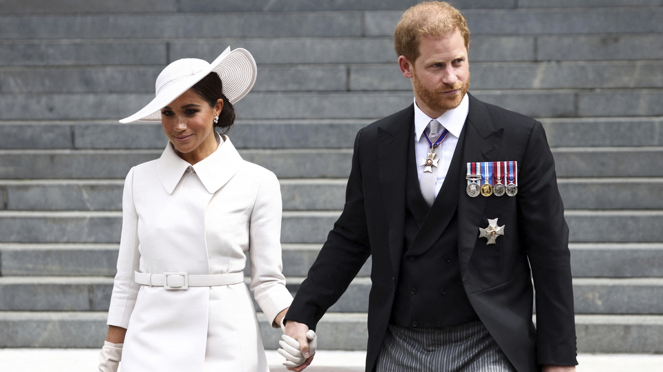 Annesinin soyadını almak istiyor