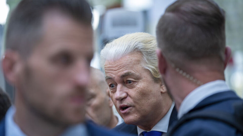 Hollanda'da koalisyon dağıldı