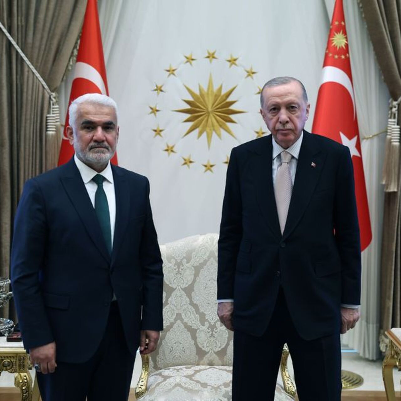Siyasi liderleri kabul etti