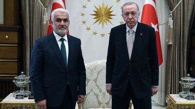 Siyasi liderleri kabul etti