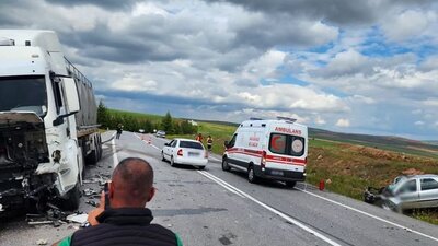 Süt tankeri ile otomobil çarpıştı: 2 ölü