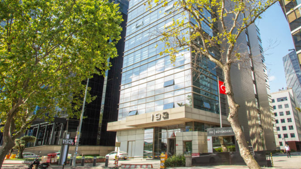 Eczacıbaşı Holding'den 2.2 milyar liralık satışı