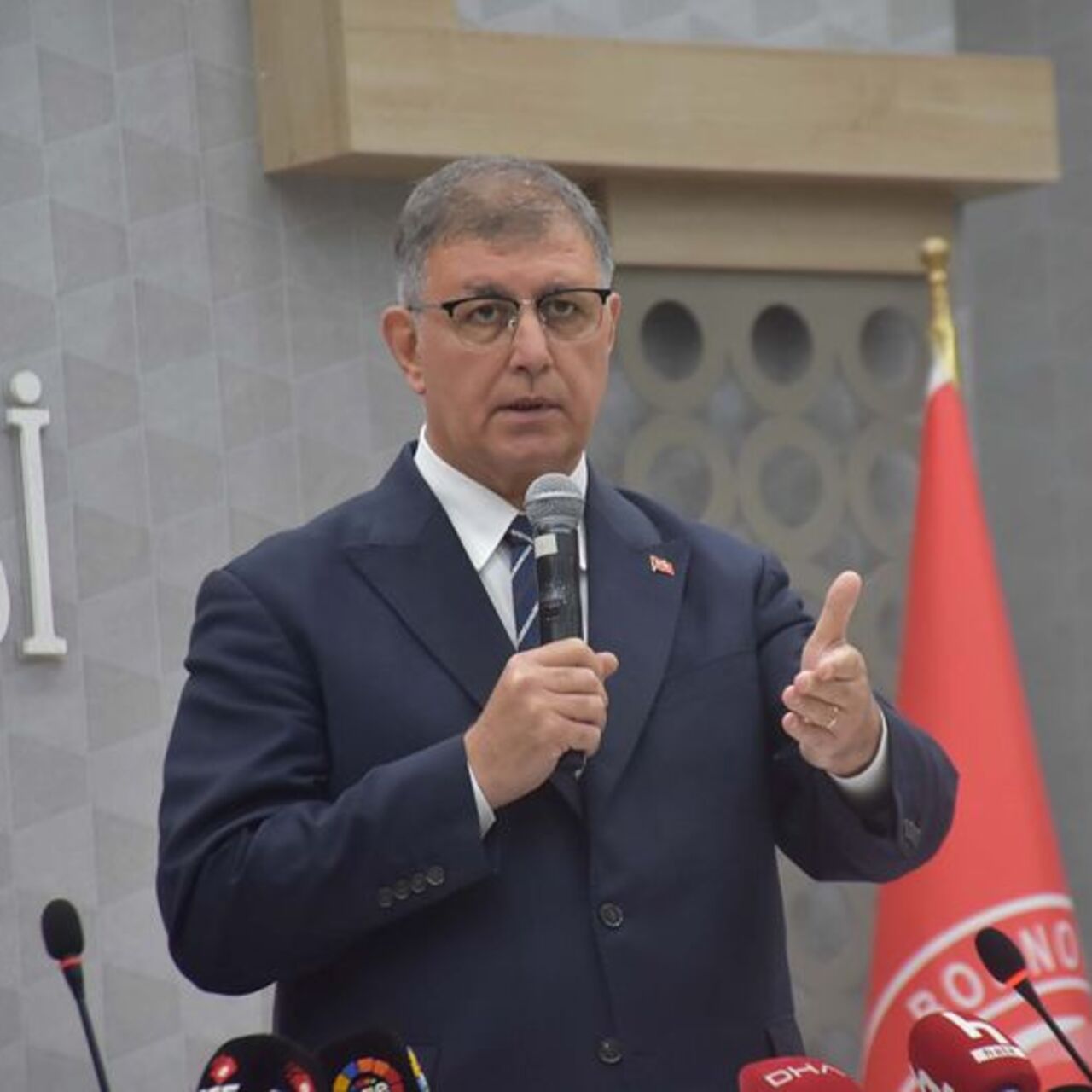İzmir'de grevin 6'ncı gününde de uzlaşma çıkmadı