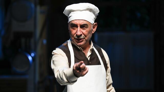 Usta oyuncu Şener Şen'in Zengin Mutfağı, son kez sahnede!