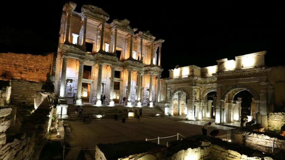 Efes'te gece müzeciliği başlıyor