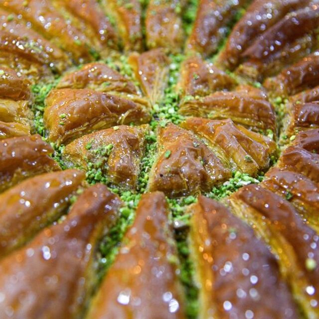 20 baklava numunesinin 5'inde bakteri çıktı