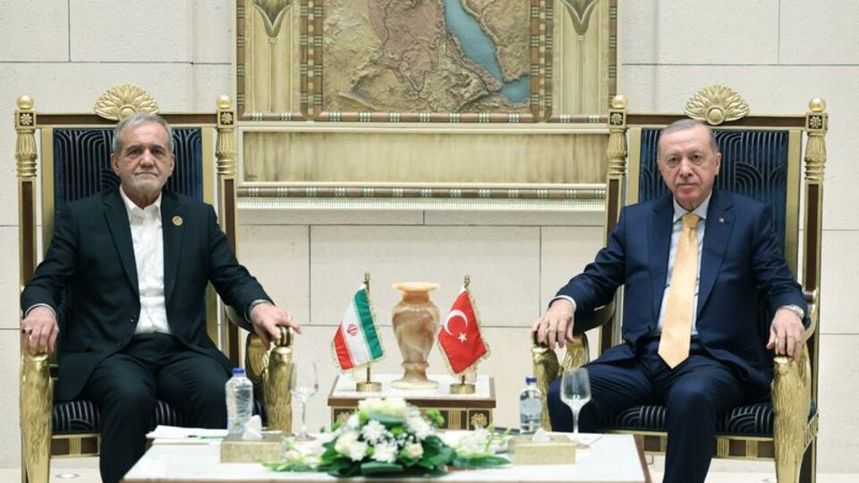 Cumhurbaşkanı Erdoğan, Pezeşkiyan'la görüştü