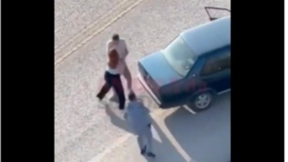 Trafikte döner bıçaklı kavga!