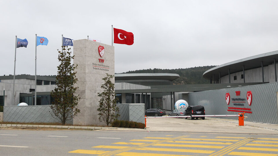 PFDK'dan Beşiktaş ve G.Saray'a ceza